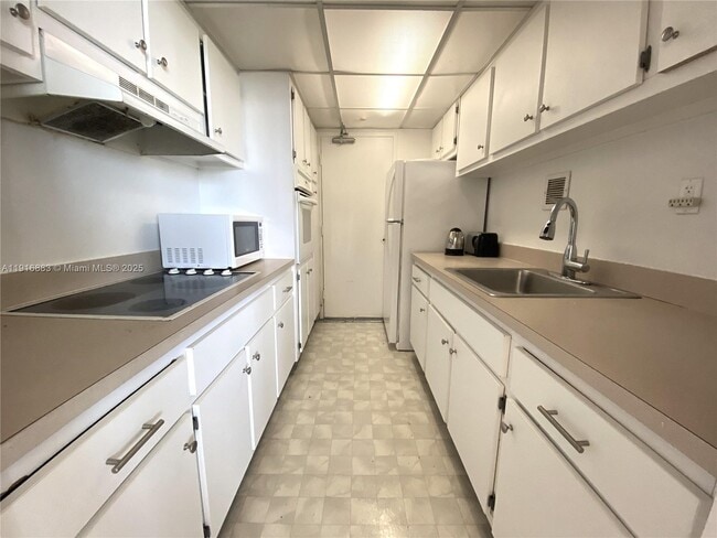 Building Photo - 1200 West Ave