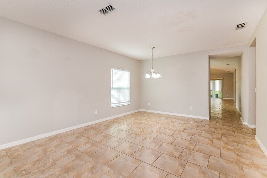 Building Photo - 346 Vitoria Rd
