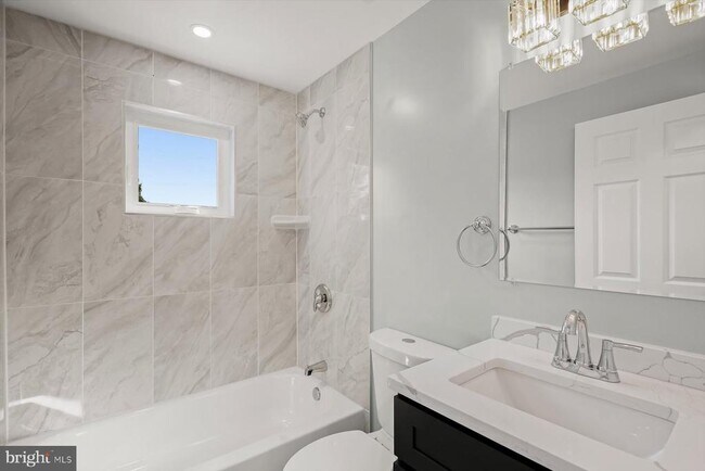 Building Photo - 2917 E Lee Ave