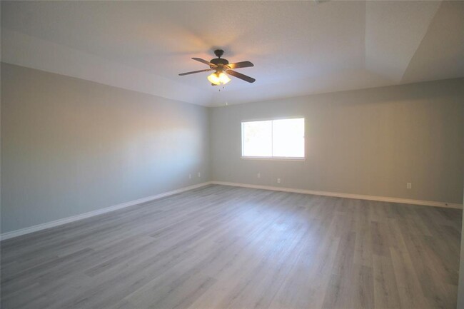 Building Photo - 3323 Hidden Creek Dr
