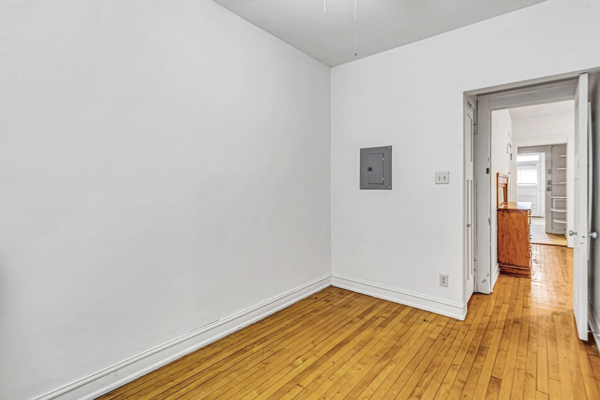 Building Photo - 823 E Johnson St