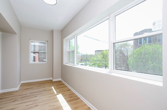 Building Photo - 1516 E 69th Plz