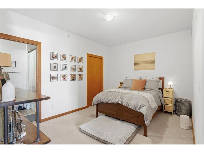 Building Photo - 15 E Franklin Ave