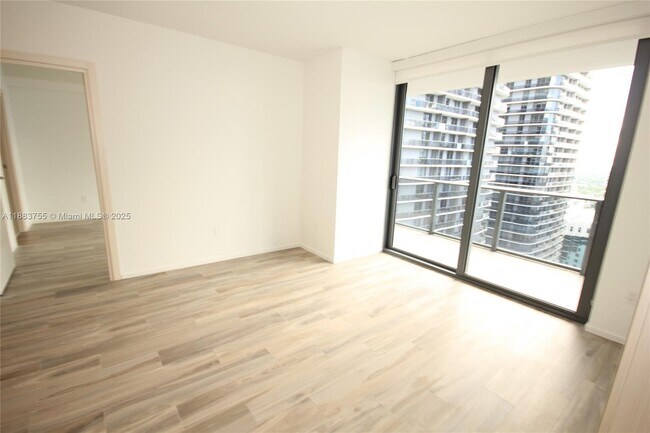 Building Photo - 801 S Miami Ave
