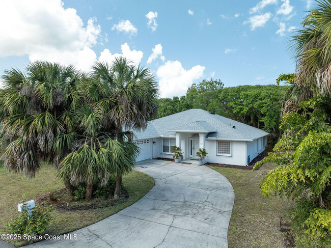 Building Photo - 210 Heron Dr