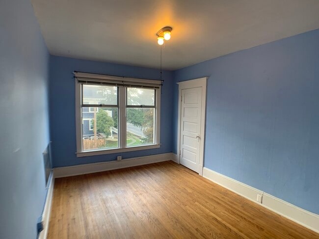 Building Photo - 621 23rd Ave E