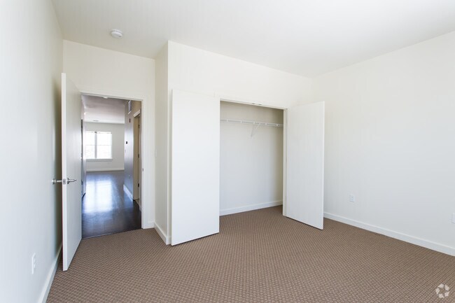 Interior Photo - 625 McGrath
