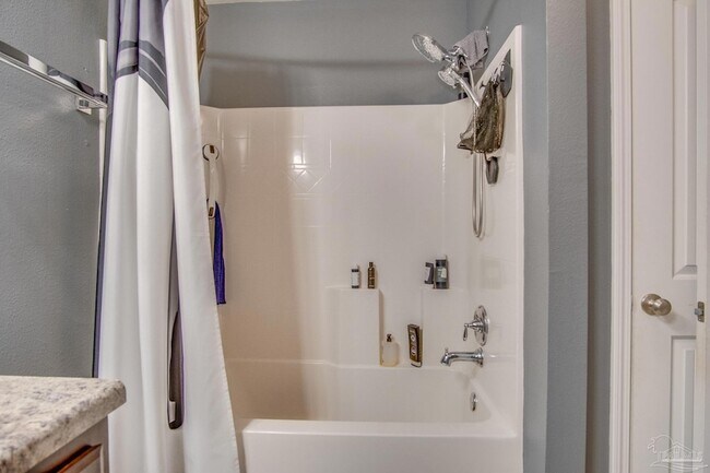 Building Photo - 172 Creekview Dr