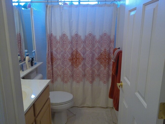 Building Photo - Seasonal Winter Rental Nov 1st to April 30...