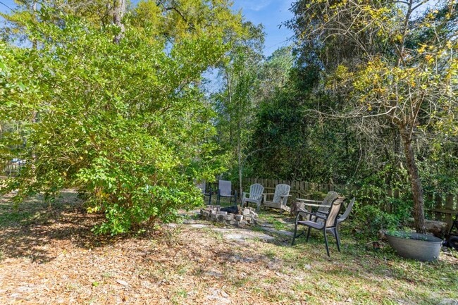 Building Photo - Spacious 3BR home with gorgeous finishes!!...