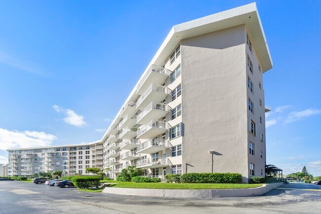 Building Photo - 2851 S Ocean Blvd
