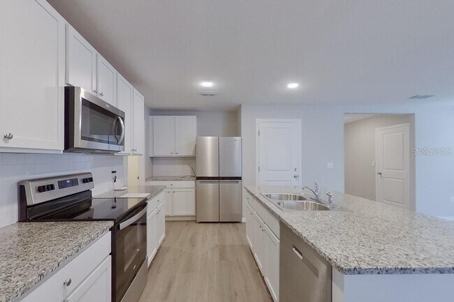 Building Photo - 4397 SW 85 Ln