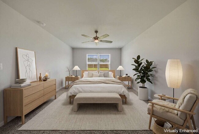 Building Photo - Huge 4 bedroom 2 bathroom home in Southwood