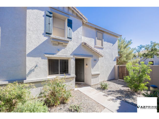 Building Photo - Welcome to this Stylish and Updated 3/2.5 ...