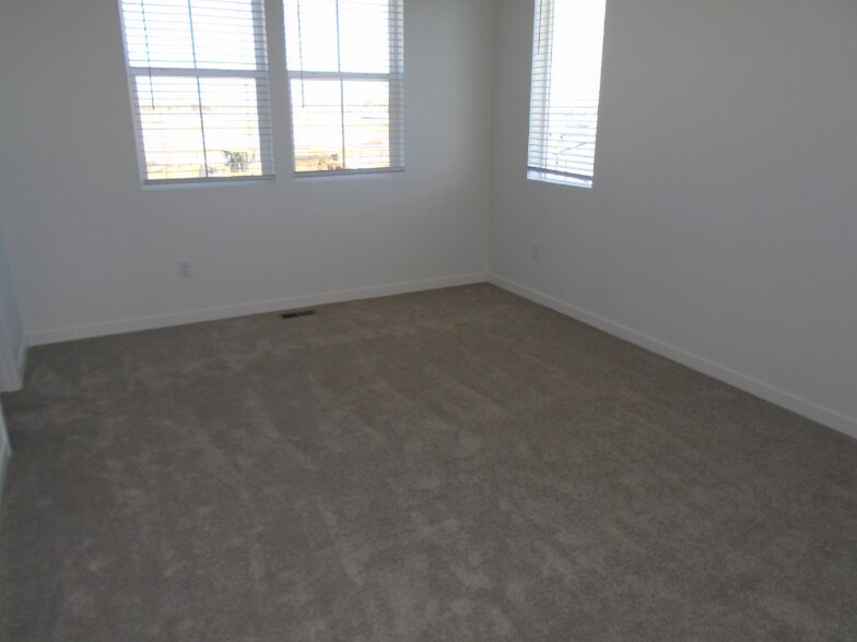 Building Photo - 5395 Euclid Dr