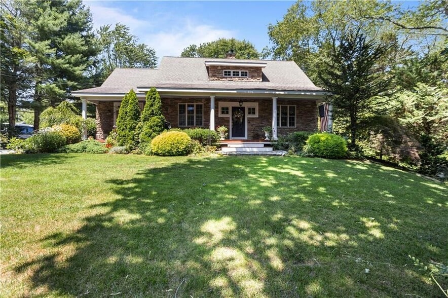 Building Photo - 93 Kickemuit Ave