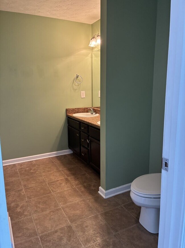 Building Photo - 20 Mill pond Ct