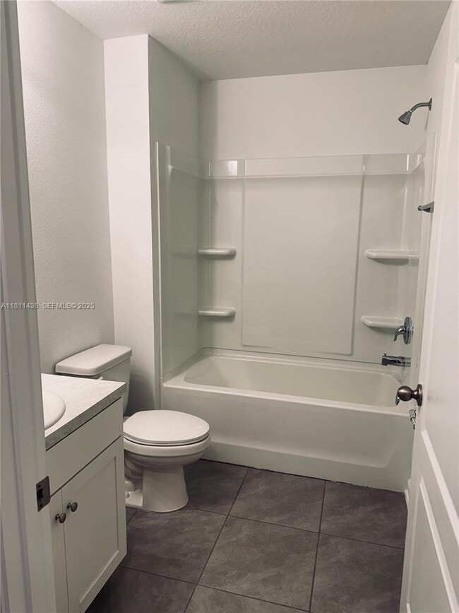 Building Photo - 25 Redbud Rd