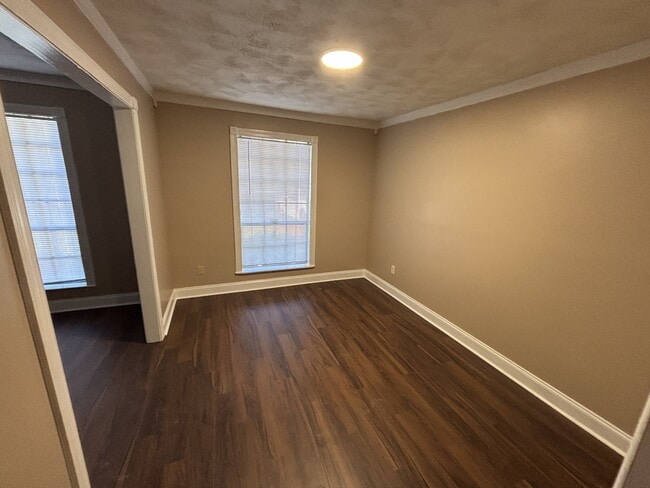 Building Photo - 3895 St Elmo Ave