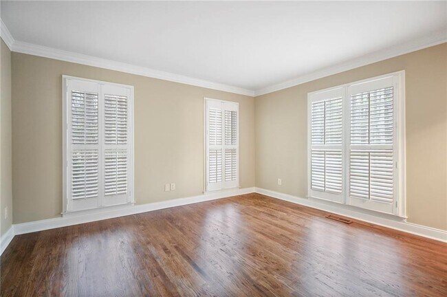 Building Photo - 3800 Running Fox Dr