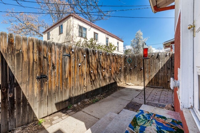 Building Photo - 2023 E 20th Ave