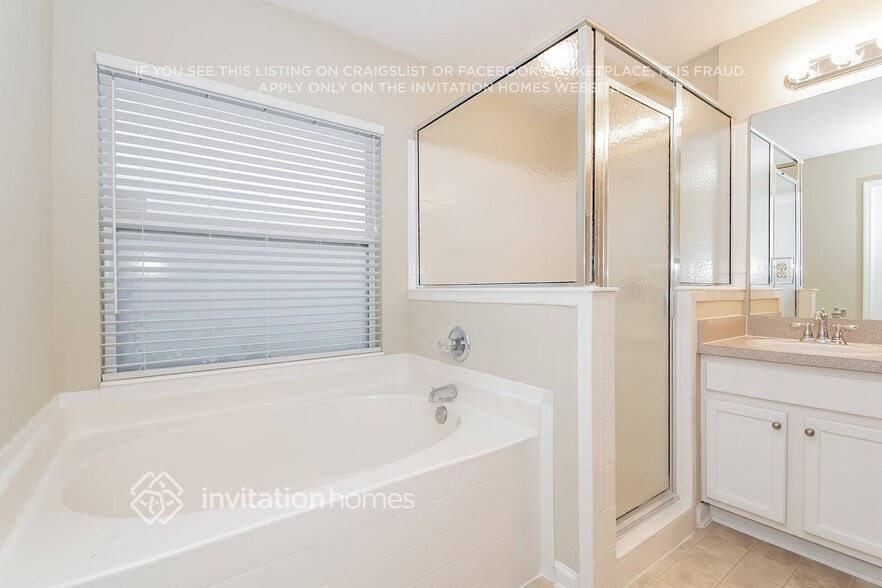 Building Photo - 863 S Lilac Loop