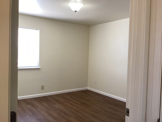 Building Photo - 1414 W Vassar Ave