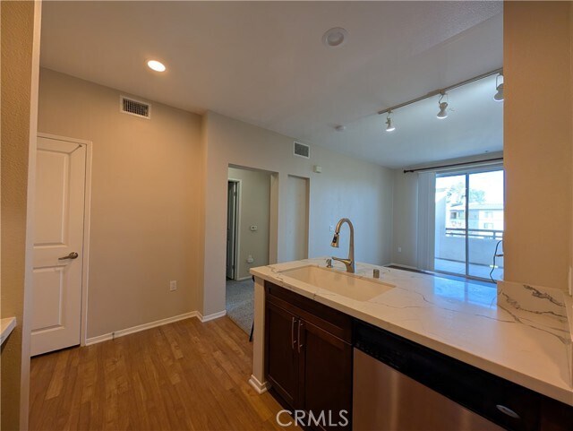 Building Photo - 1464 Scholarship