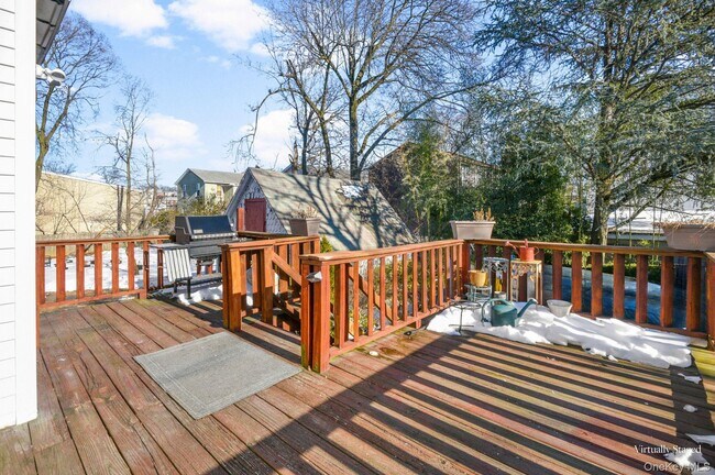 Building Photo - 156 Madison St