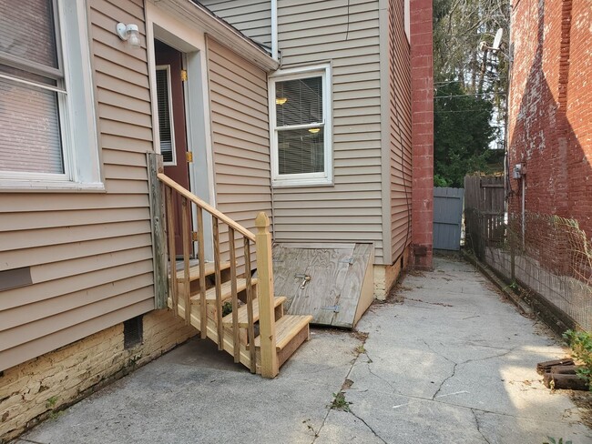 Building Photo - Lovely 2 Bedroom Home in Lancaster City!