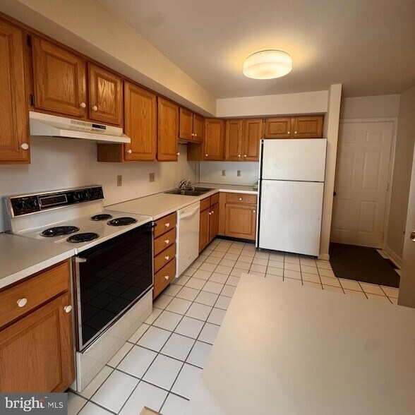 Building Photo - 4282 Wimbledon Dr