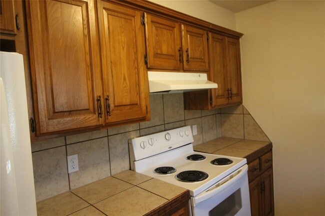 Building Photo - 112 NE 12th St