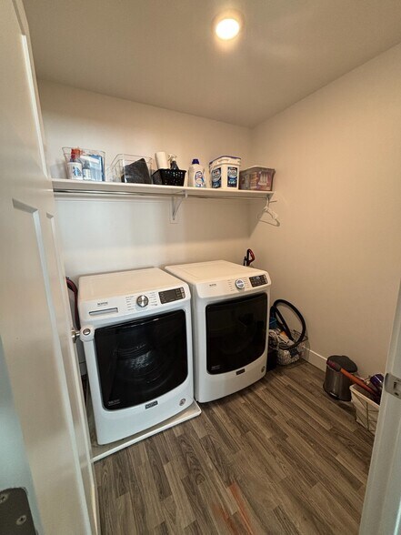 Building Photo - 421 E 280 N