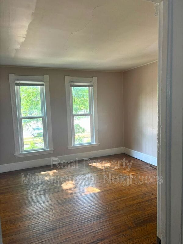 Building Photo - 1717 Plainfield Ave NE