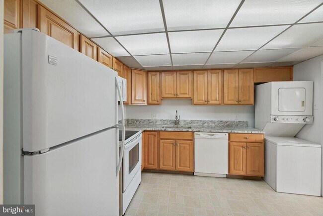 Building Photo - 6301 Stevenson Ave