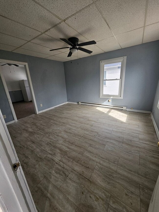 Building Photo - Upper 2 bedroom unit lower east side