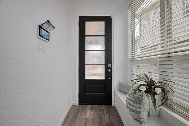 Building Photo - 5435 Holly Hvn Ct