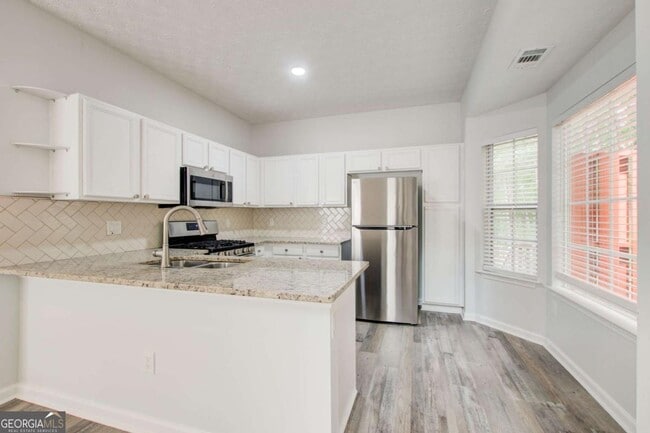 Building Photo - 2470 Stonegate Dr