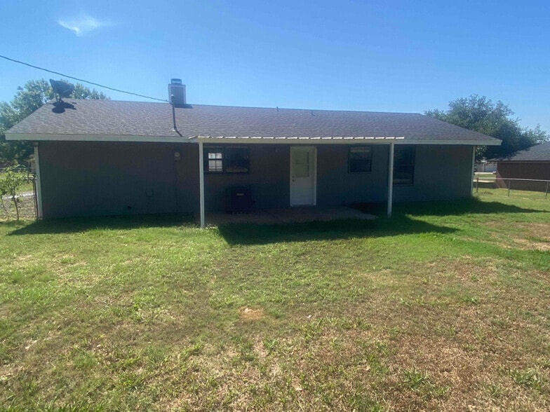 Building Photo - 574 J L Brazzil Loop