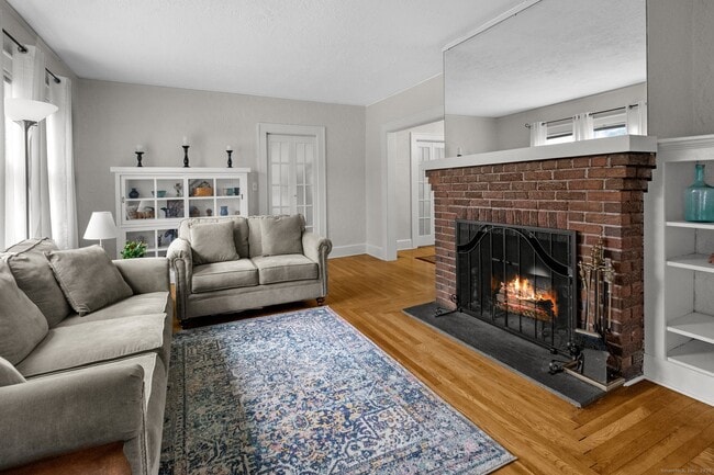 Building Photo - 14 Maple St