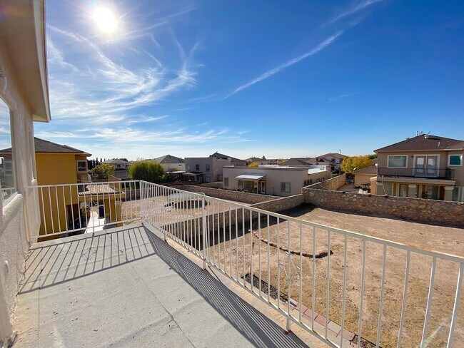 Building Photo - East El Paso 5Bed/3Bath Refrig A/C!