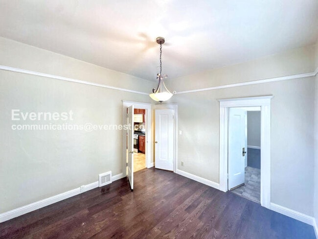 Building Photo - 714 60th St