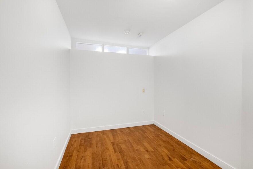 Building Photo - 532 S 15th St