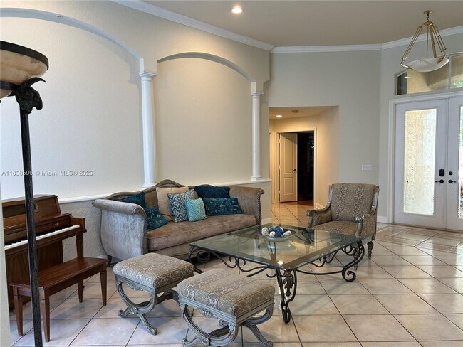 Building Photo - 2726 Meadowood Dr
