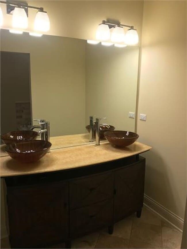 Building Photo - 7412 Madison St