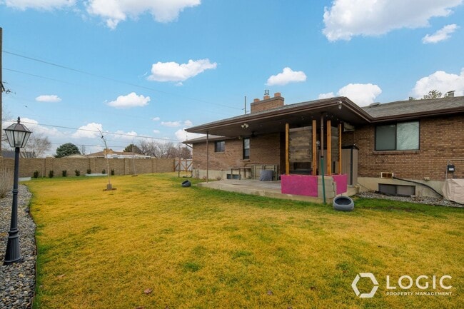 Building Photo - 2718 Ferron Dr