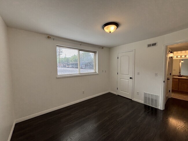 Building Photo - 5700 S 900 E