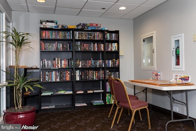 Building Photo - 2001 Hamilton St