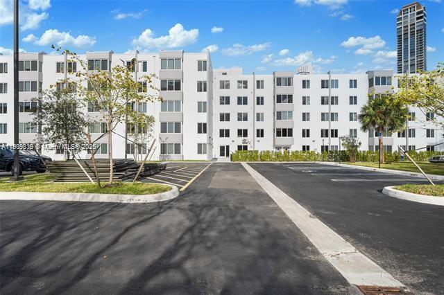 Building Photo - 250 180th Dr