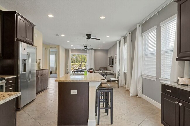 Building Photo - 551 Lasso Dr
